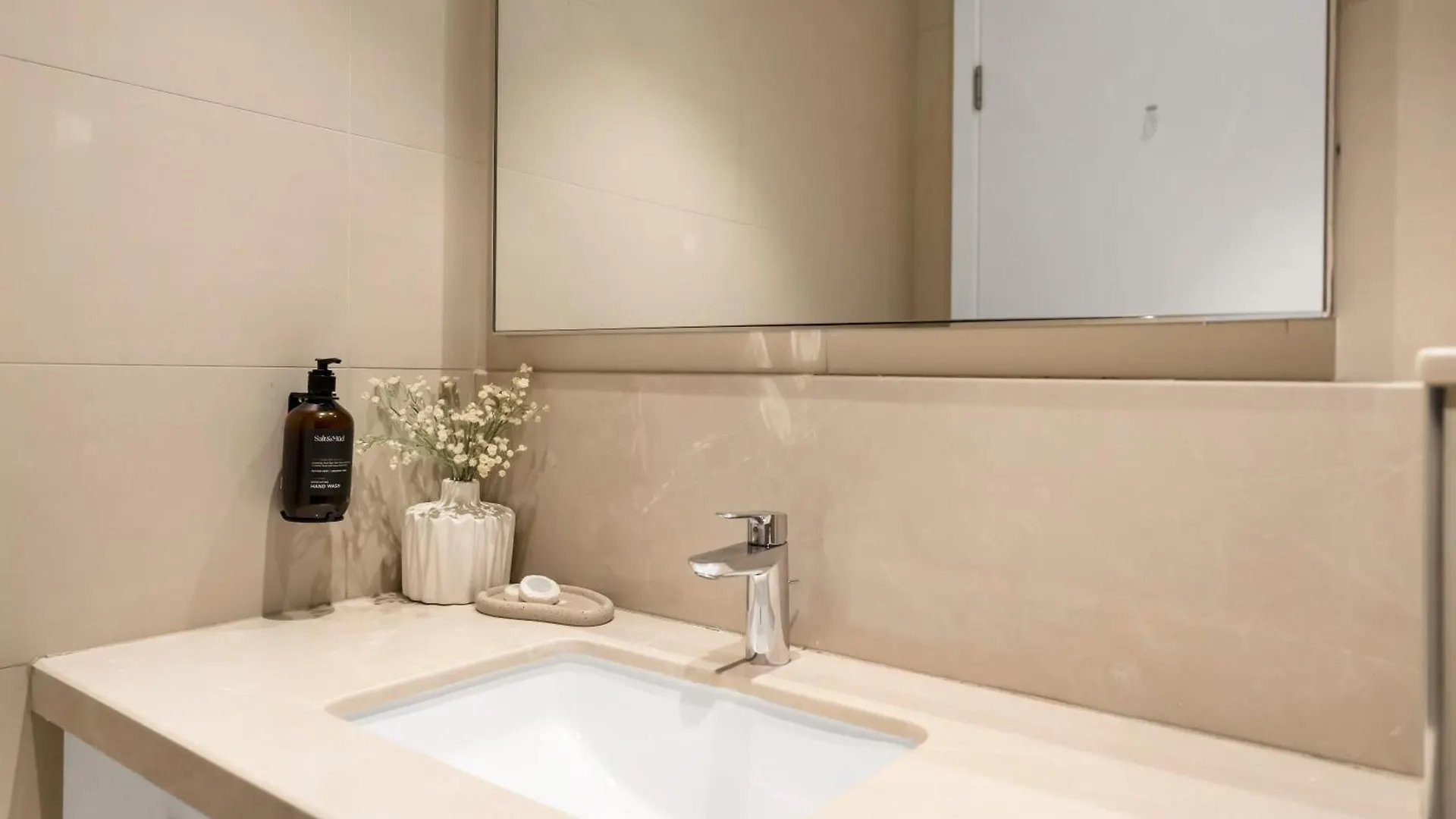 Brand New! Downtown Views Located On Dubai Mall 0*,